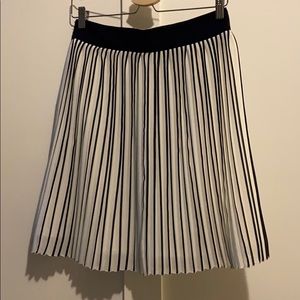 LOFT Pleated white and blue skirt